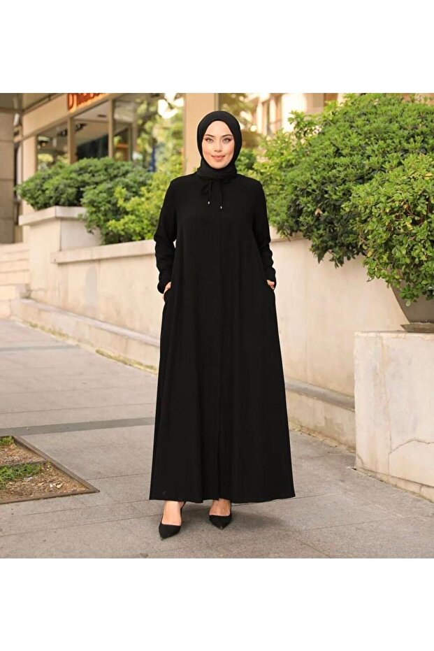 فستان مولانا كامل الحواف بمقاس كبير، يمكن اختيار مقاس أصغر.