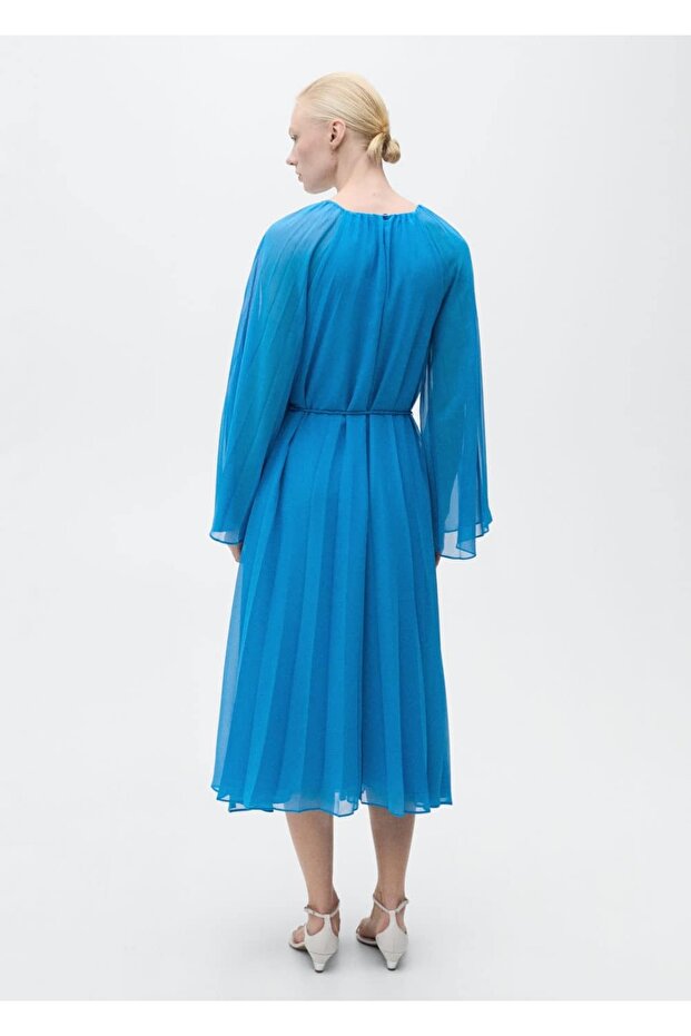 Plissiertes Kleid mit Glockenärmeln - 4