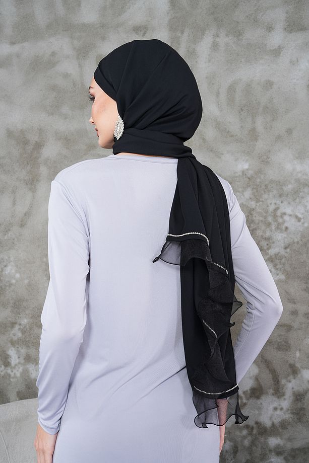 Siyah Krep Şifon Kumaş El İşlemesi ile Şerit  Taşlı ve Organze Detaylı Lüks Şal - 3