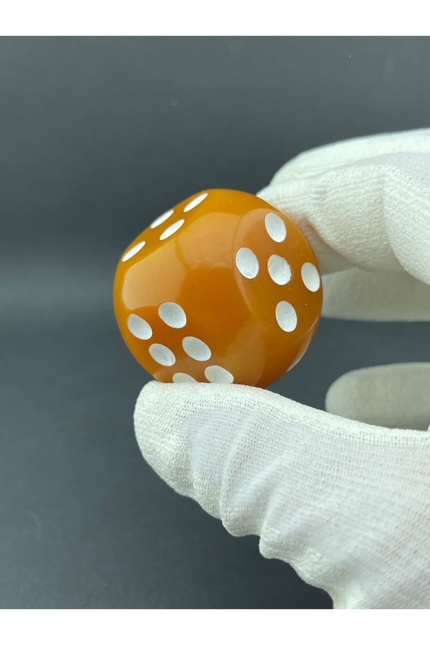 Squeeze Amber Dice Object - 1