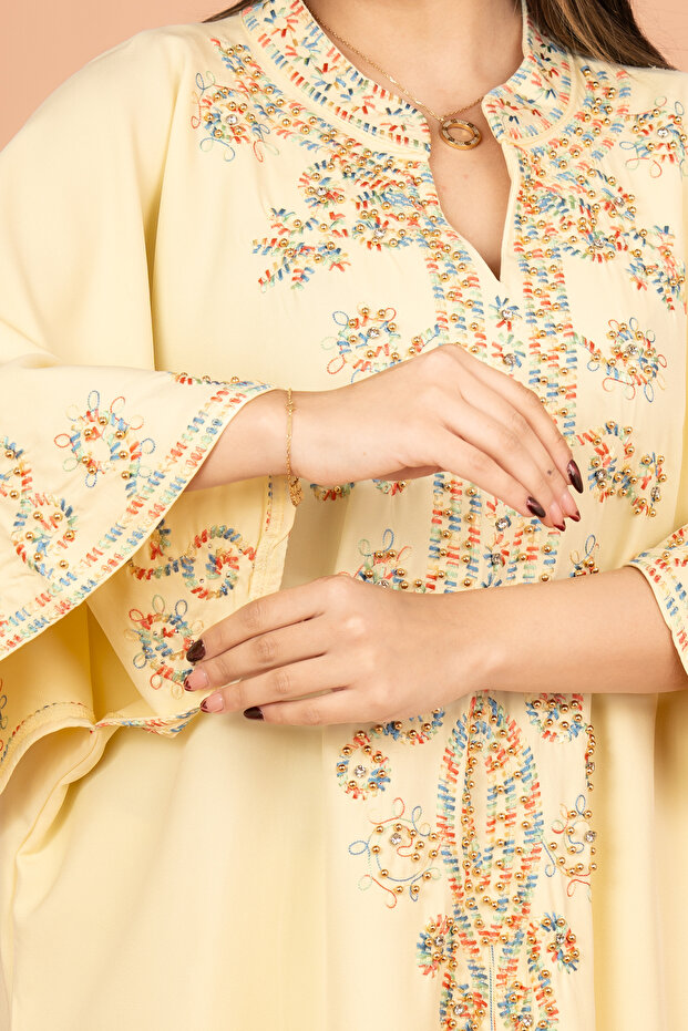 جلابية سادة بمقاسات حرة مع تطريز معقد - 4