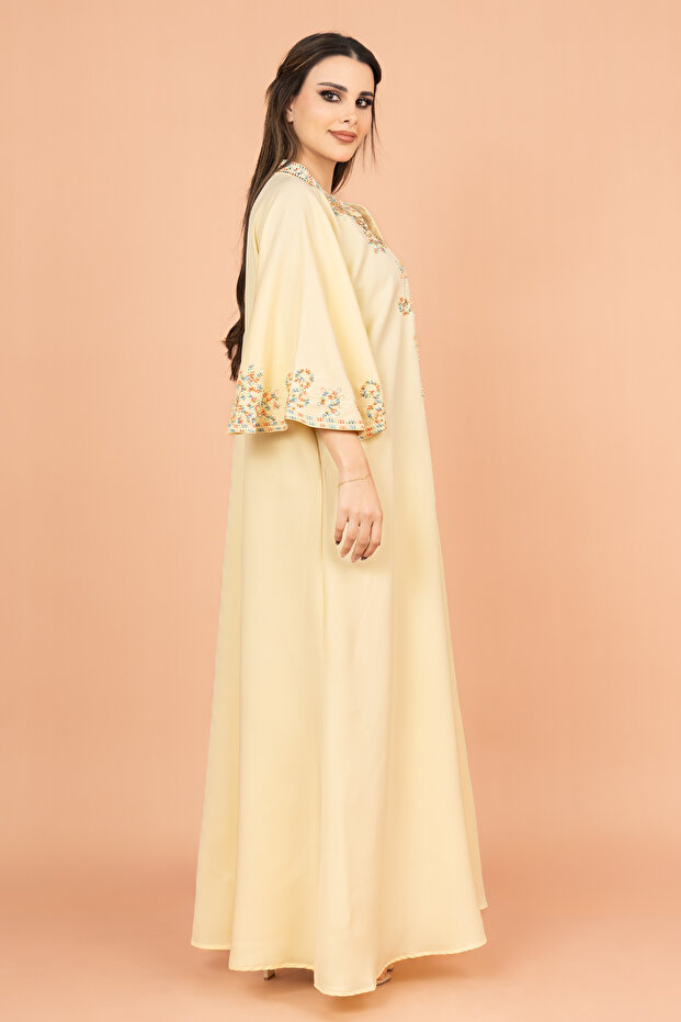 جلابية سادة بمقاسات حرة مع تطريز معقد - 3