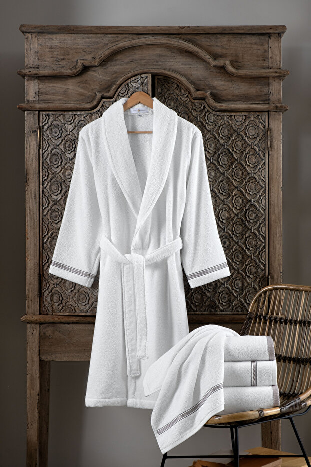 EMBROIDERED BATHROBE