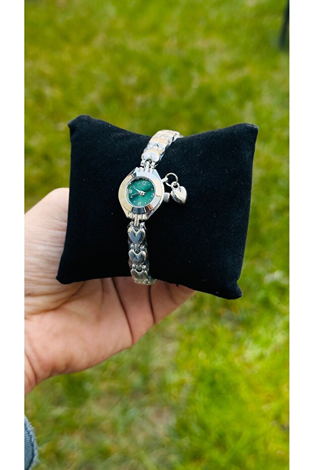 Love Series - Heart Charm Women's Wristwatch Vintage