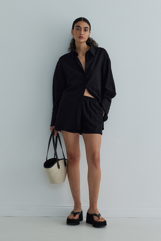 قميص أسود أساسي بجيب - 1