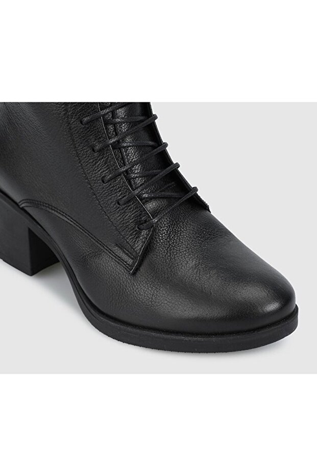 Siyah Deri Kadın Bot - 5