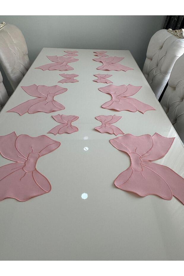 12 Pieces of First Quality Linen with Bow Pattern Embroidered American Service Plate and Presentation Napkin.
