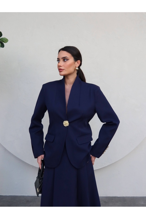 سترة بليزر بأزرار ذهبية - 4