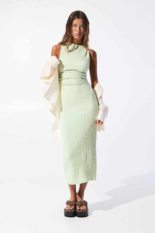 Buruşuk görünümlü midi elbise - 1