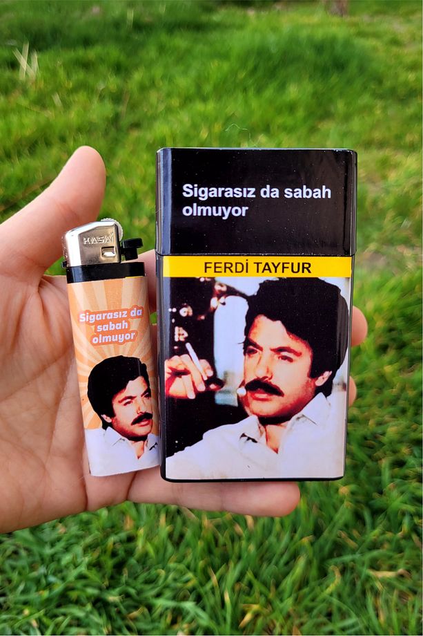 2'li Ferdi Tayfur Sigarasız da Sabah Olmuyor Kaplamalı Sigara Kutusu ve Çakmak Seti - 1