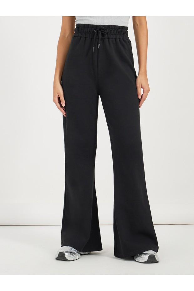 بنطال رياضي واسع الساق برباط خصر سادة - 2