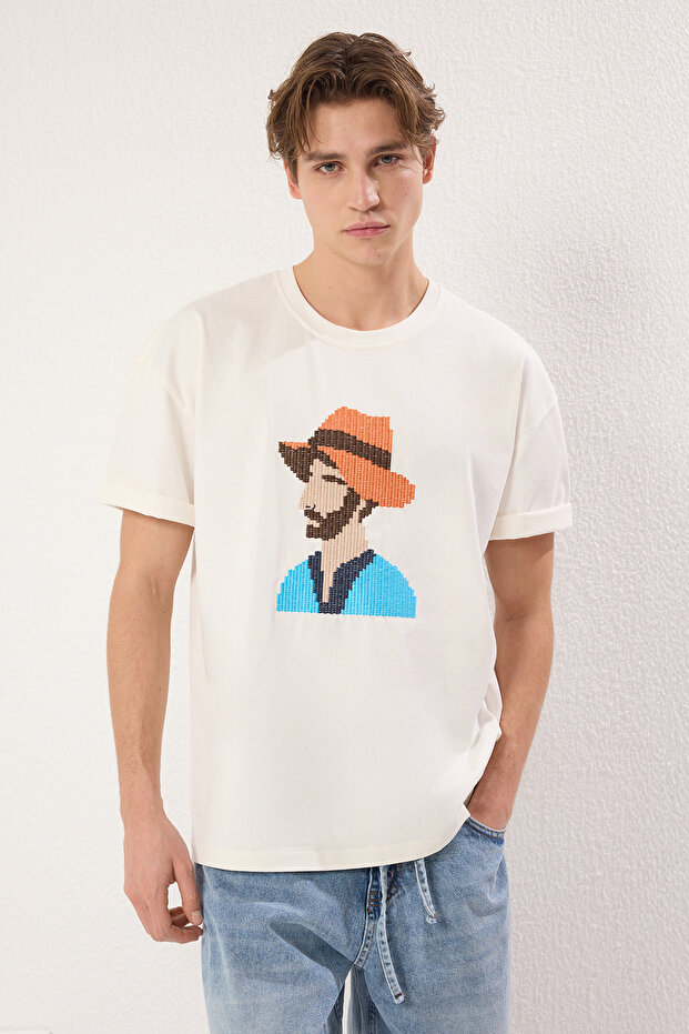 Ekru Oversize/Geniş Kesim Nakışlı Kalın %100 Pamuk T-Shirt TMNSS25TS00011 - 2