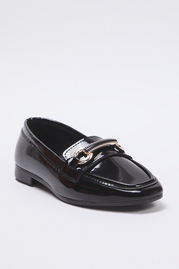 Czarne metalowe dodatki, lakierowane, bardzo wygodne damskie mokasyny TAKSS25LA00015 - 1