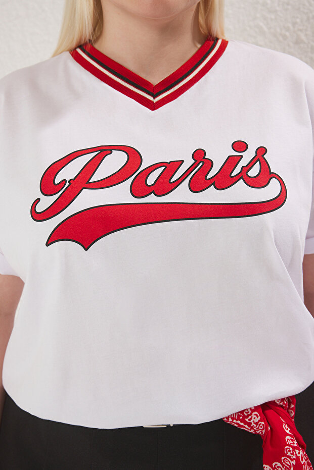 Czerwona koszulka z dekoltem w serek, dzianinowa, z nadrukiem, w dużym rozmiarze TBBSS25BF00044 - 3