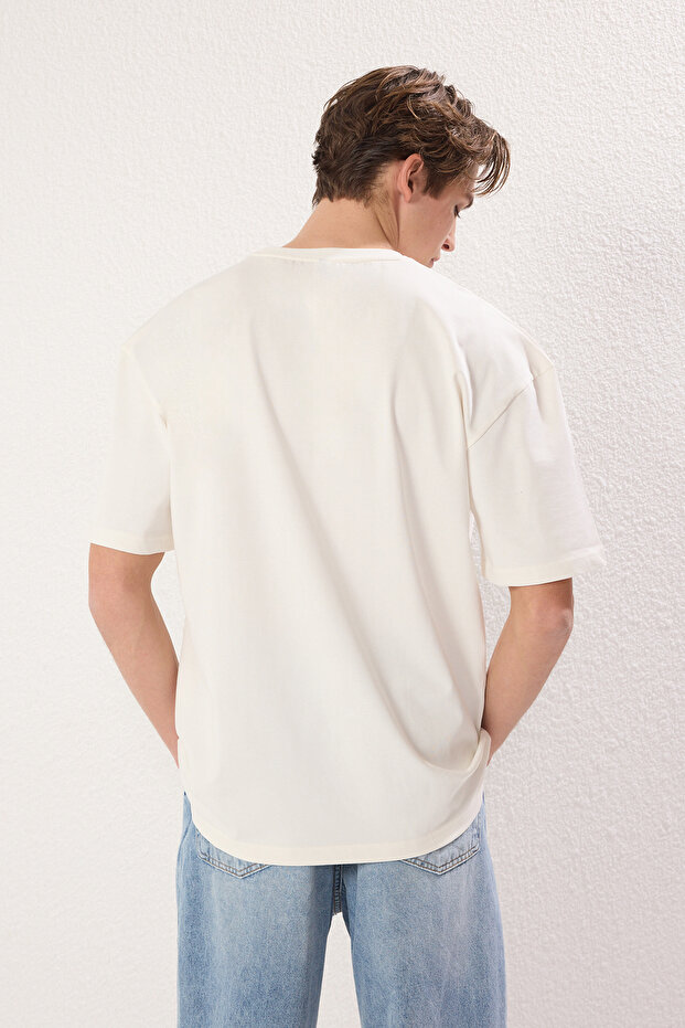 Ekru Oversize/Geniş Kesim Nakışlı Kalın %100 Pamuk T-Shirt TMNSS25TS00011 - 3