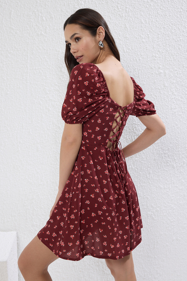 Bordo Çiçekli Eteği Belden Açılan Bağlama Detaylı Kısa / Mini  Dokuma Elbise TWOSS25EL00400 - 1