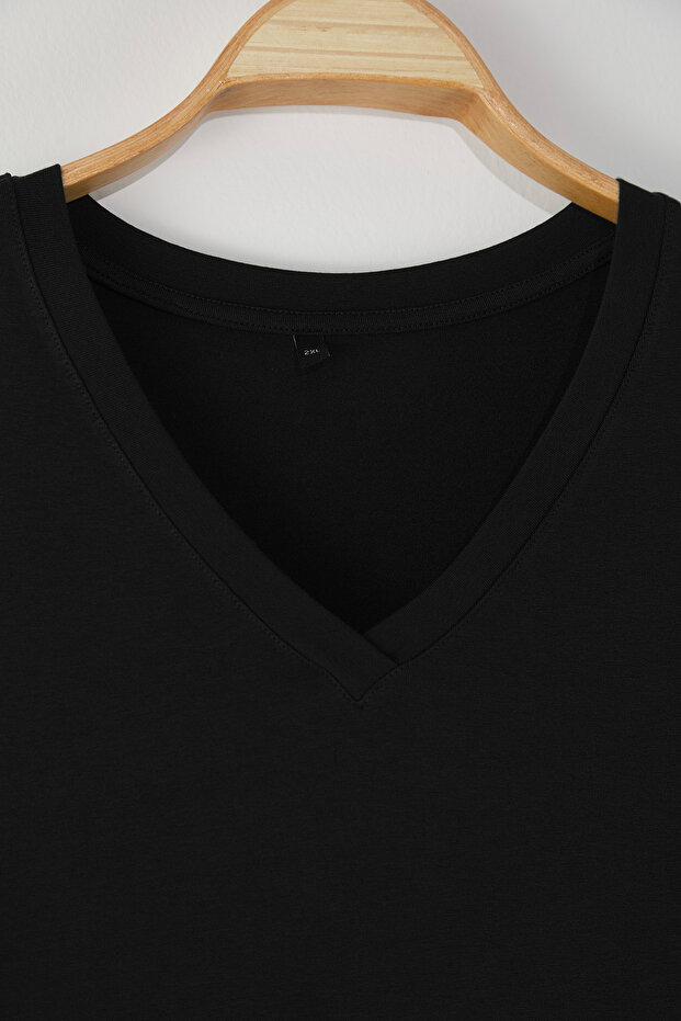 Siyah Regular Fit V Yaka Büyük Beden T-shirt TBBSS25BF00062 - 6