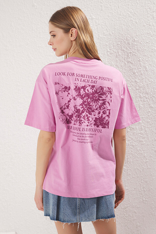 Pembe %100 Kalın Pamuklu Ön ve Arka Baskılı Oversize Kalıp Örme T-Shirt TWOSS23TS00269 - 1