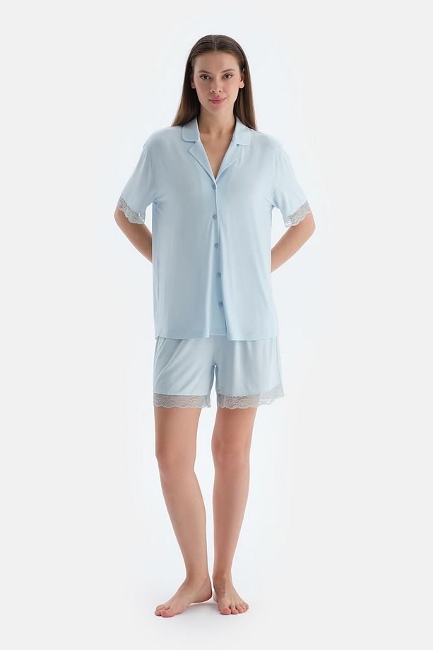 Açık Mavi Dantel Detaylı Kısa Kollu Gömlek Şort Pijama Takımı - 4