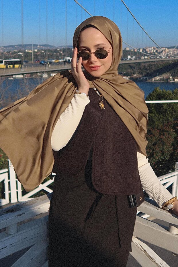 Feyza Hakyemez'in Tercihi C Desen Monogram Pamuk İpek Şal Ceviz - 2