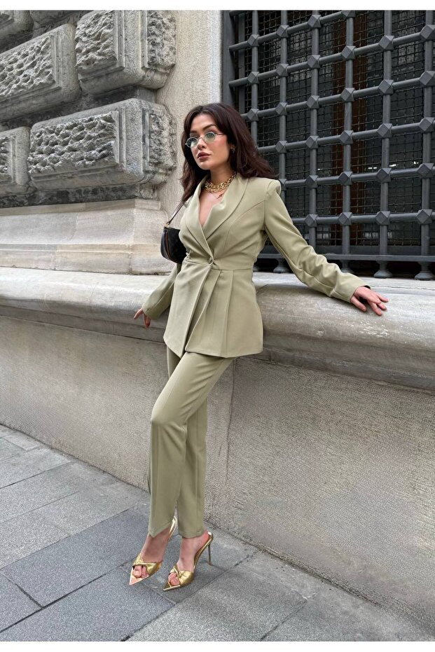 Women S Blazer Jacket & Pants Set - Reflect Your Style with Stylish Details