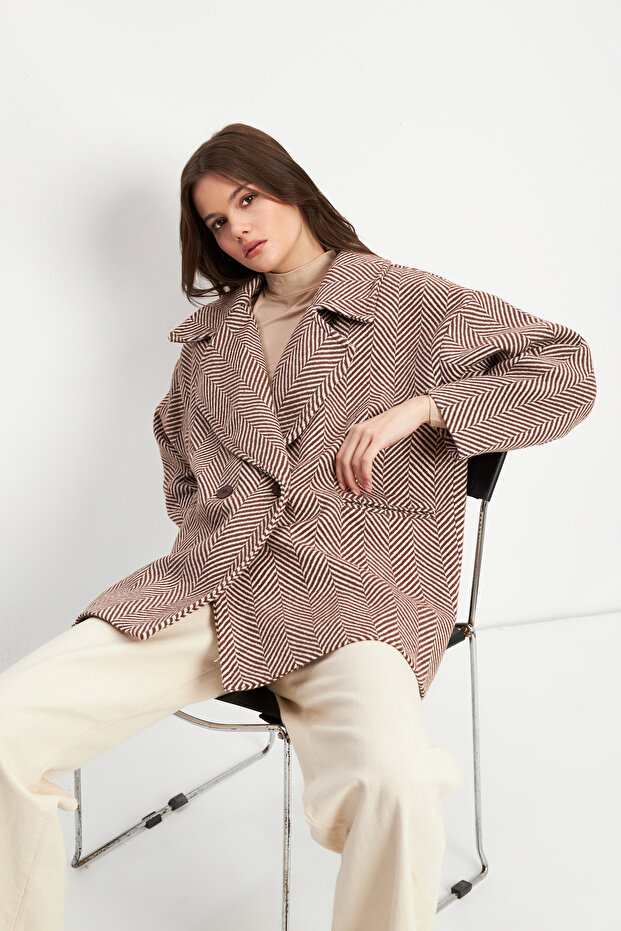 معطف كاشي كبير الحجم مبطن بنقشة مربعة - 6