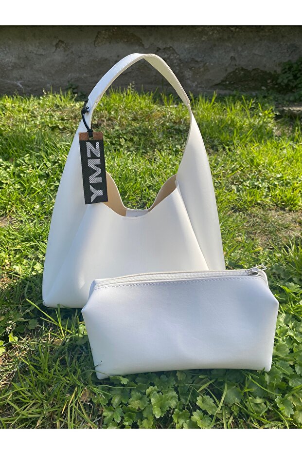 Women's Faux Leather Hand and Shoulder Bag with Zippered Internal Compartment