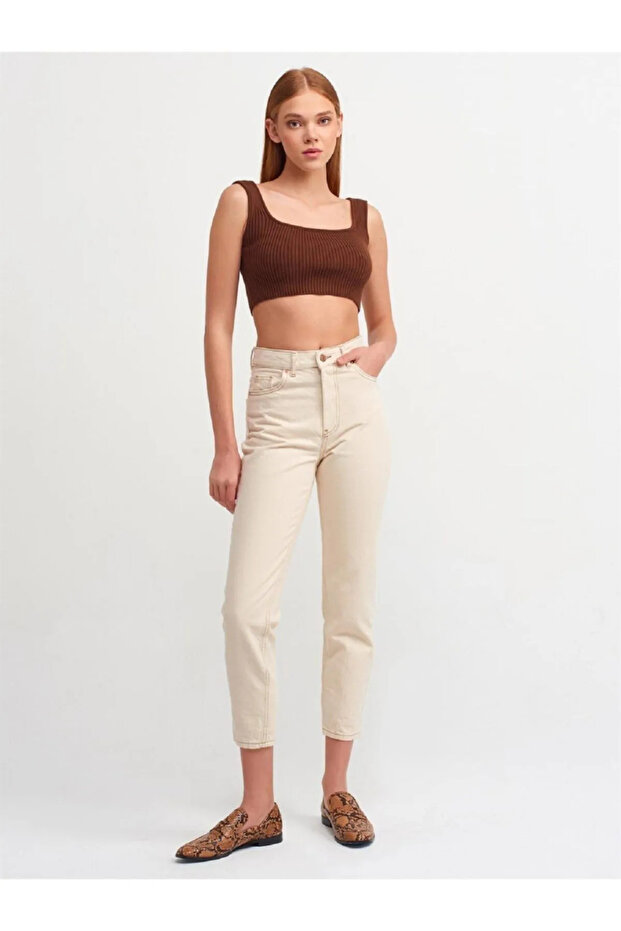 A 116546561 Women's Cream Mom Jeans