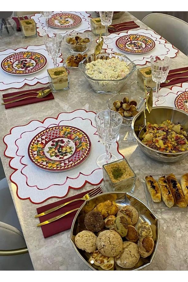 Kırmızı ve ebruli bordo detaylı amerikan servis, supla leke tutamaz kumaş özellikli 1 adet - 8