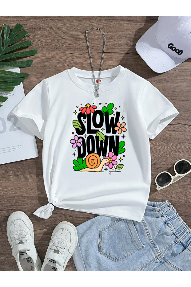 تيشيرت ممتاز مطبوع عليه Slow Down مع ياقة ركوب الدراجات للفتيات والأطفال