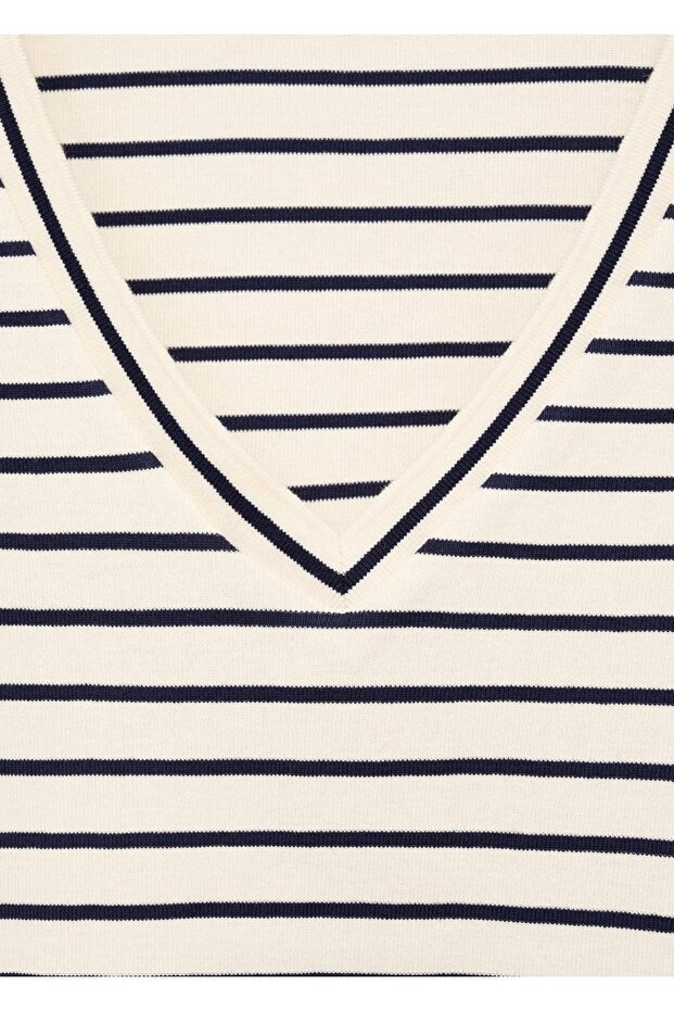 Μπλουζάκι με ριγέ V λαιμόκοψη - 5