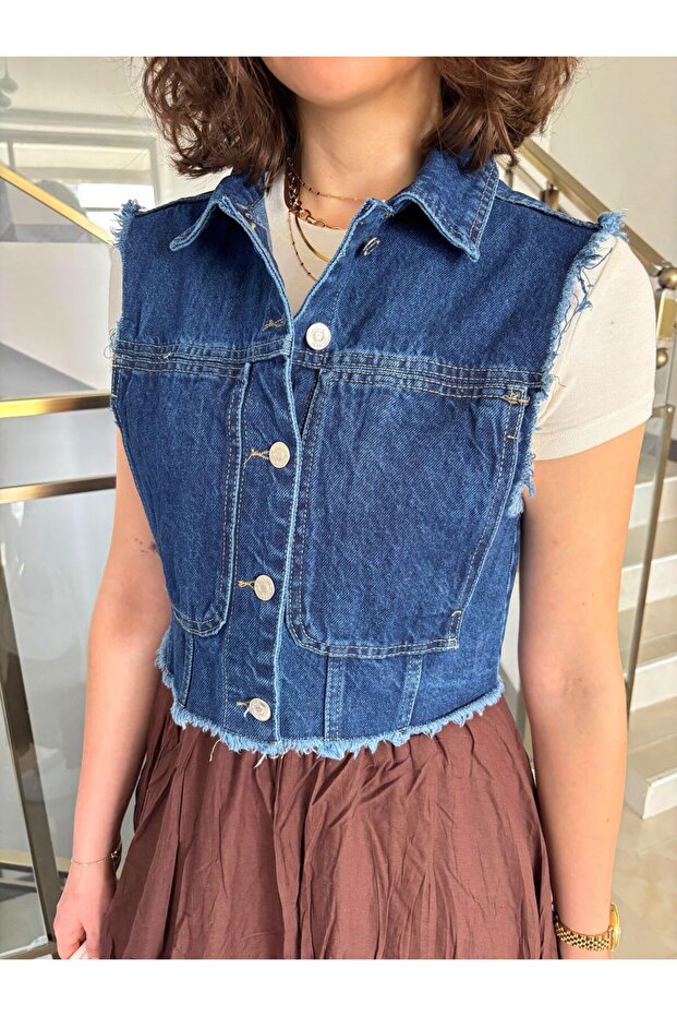 سترة من الدنيم بأزرار وياقة - 4