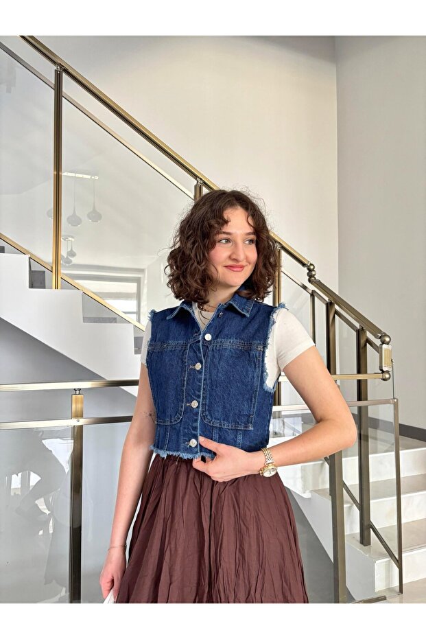 سترة من الدنيم بأزرار وياقة - 5