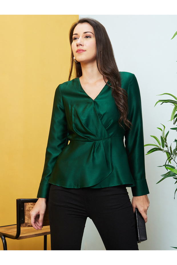بلوزة ملفوفة من الساتان الصلب بفتحة رقبة على شكل حرف V - 1
