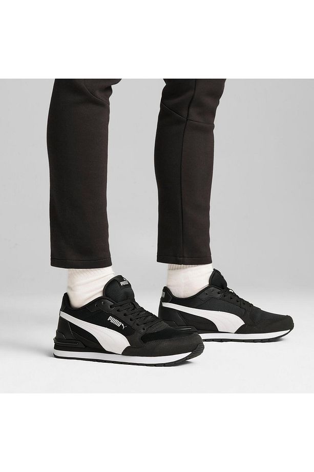 ST Runner v4 Mesh Sneaker - 7