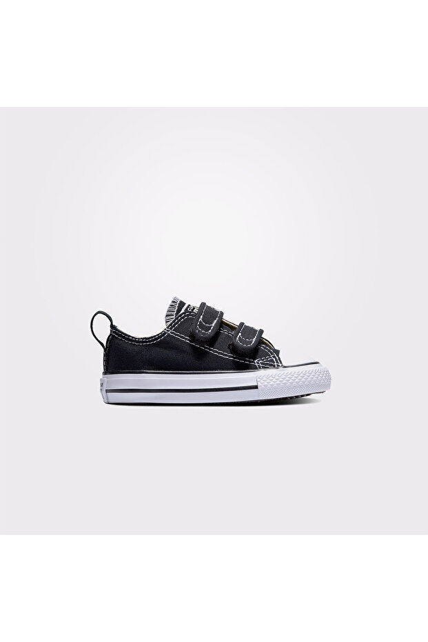 حذاء رياضي Chuck Taylor All Star 2V من القماش باللون الأسود للأطفال