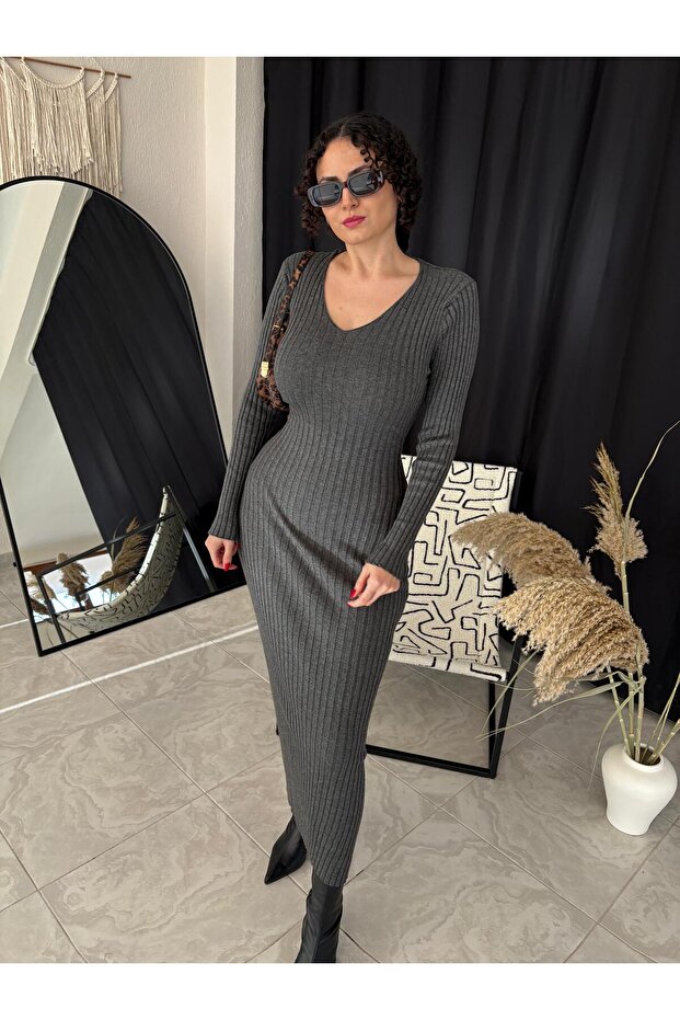 V Yaka Triko Elbise - 1