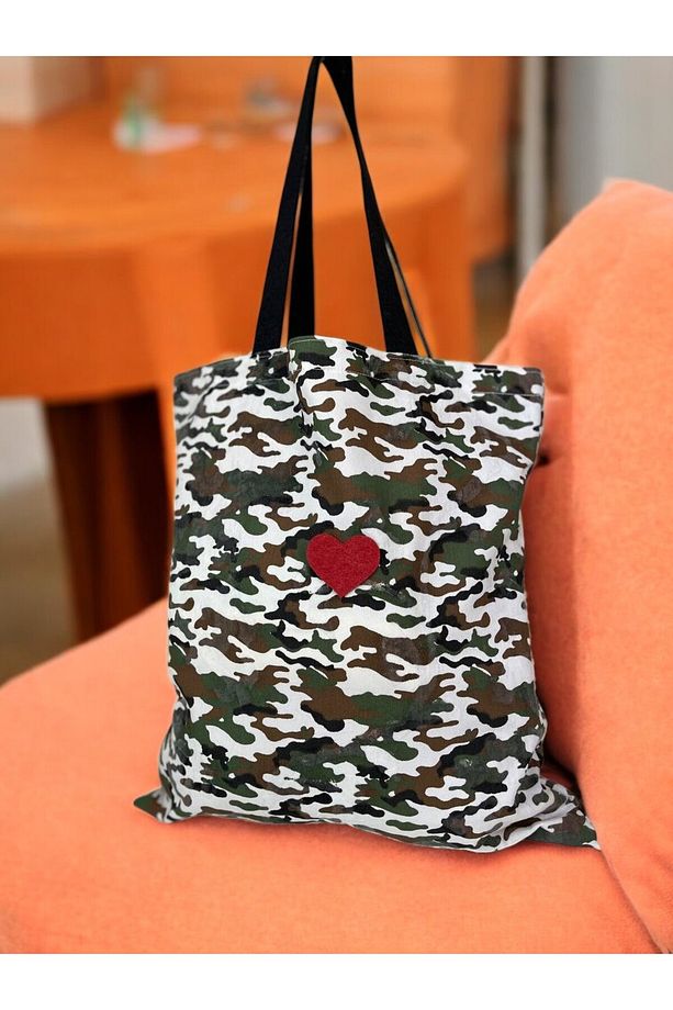 Kalp Aplikasyonlu Kamuflaj Unisex Omuz Çantası %100 Pamuk 45x40 Cm - 4