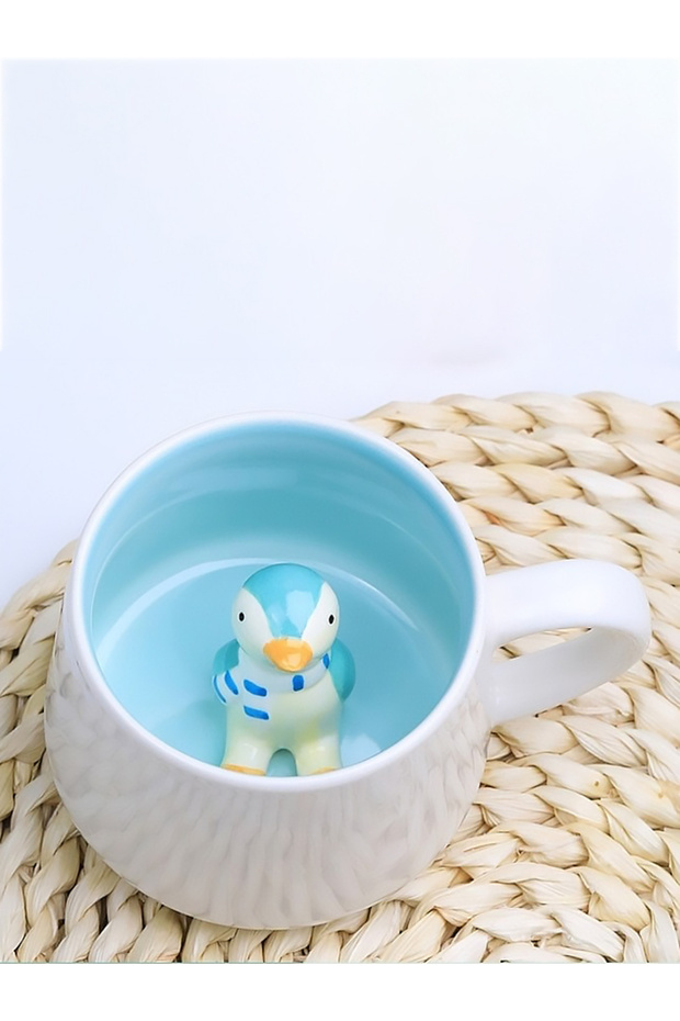 3D Porcelain Mug – Cute Penguin Figurine with Scarf, 350 ml Capacity, Special Design Mug