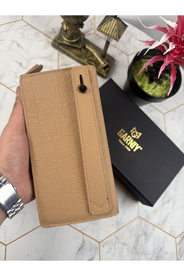 Biscuit Wallet with Phone Compartment and Handle, Large Compartment - 6