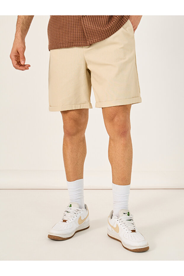 Solid Mid Rise Regular Fit Short - 1