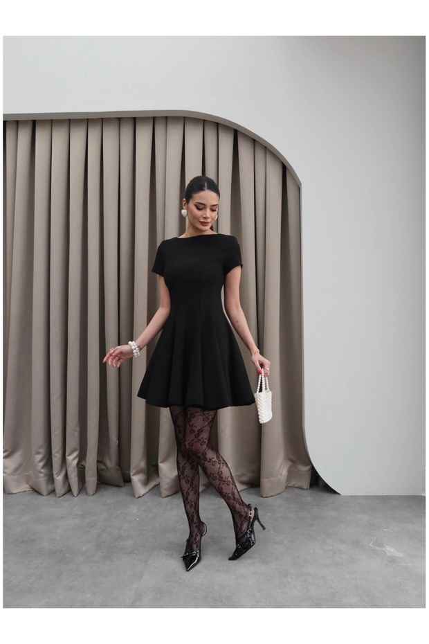 Rochie neagră cu guler oval - 4