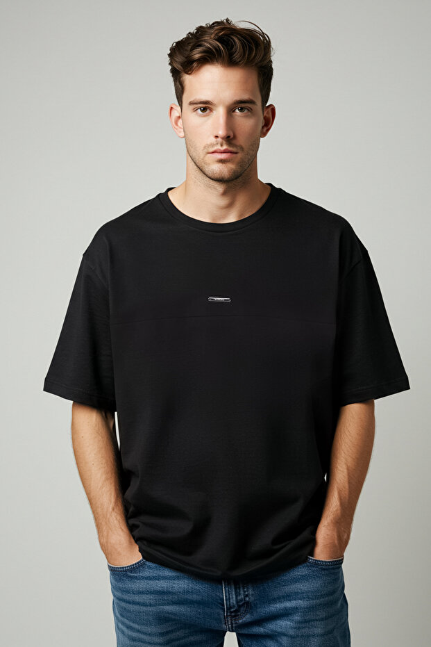 Siyah Oversize/Geniş Kesim Metal Etiket Detaylı İnterlok T-Shirt - 5