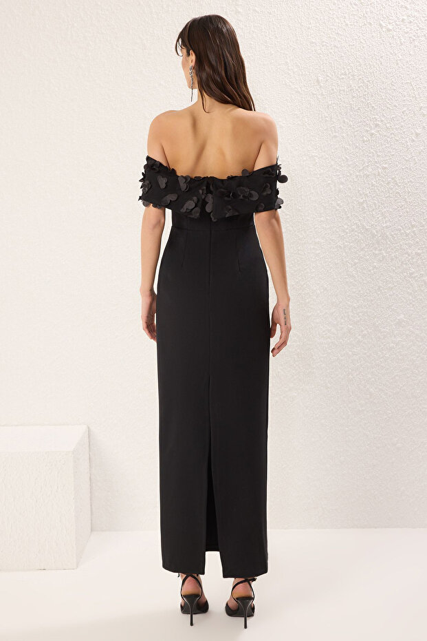 Czarna sukienka wieczorowa z kołnierzykiem Carmen i kwiatowym detalem, sukienka na studniówkę TPRSS25AE00107 - 4