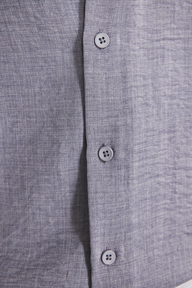 Gri Regular Fit Keten Görünümlü Salaş Dökümlü Gömlek TMNSS25GO00075 - 3