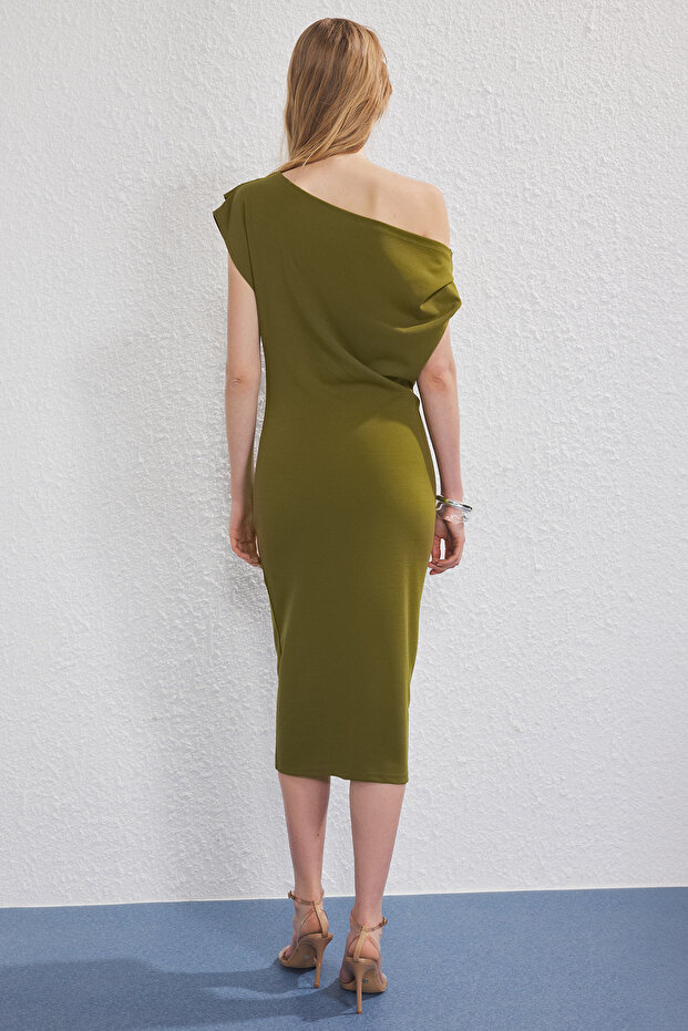 Yağ Yeşili Midi Büzgü/Drape Detaylı Örme Elbise TWOSS25EL00780 - 4