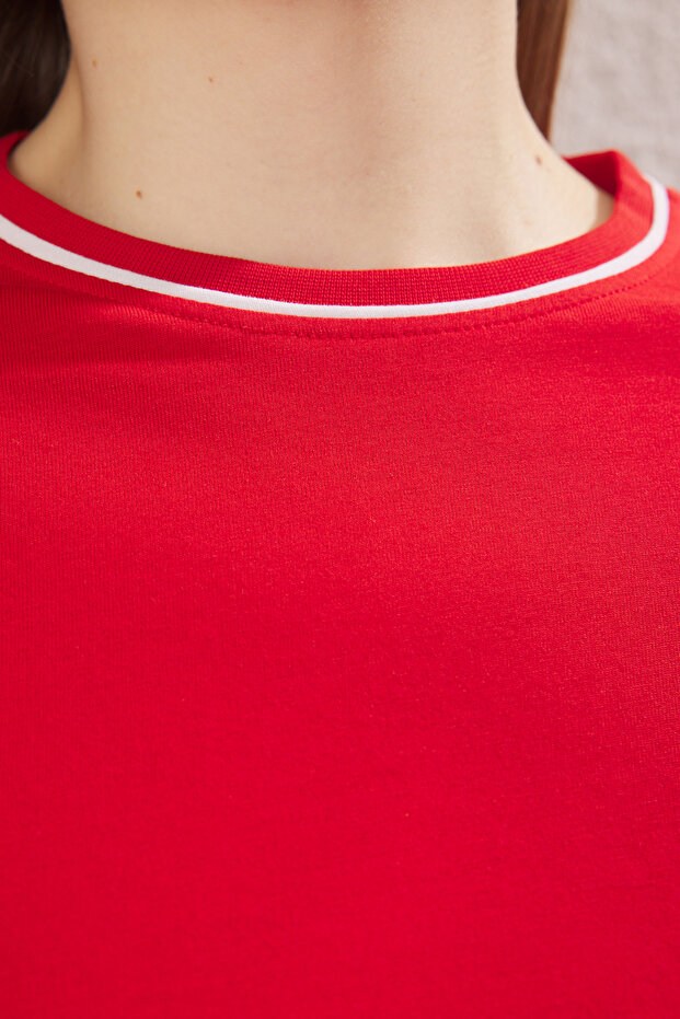 Kırmızı Bisiklet Yaka Biye Detaylı Basic Büyük Beden T-shirt TBBSS25BF00050 - 3
