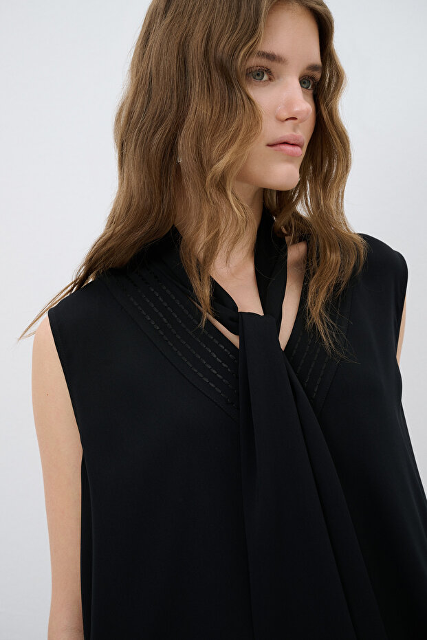 Fularlı V Yaka Bluz - 6