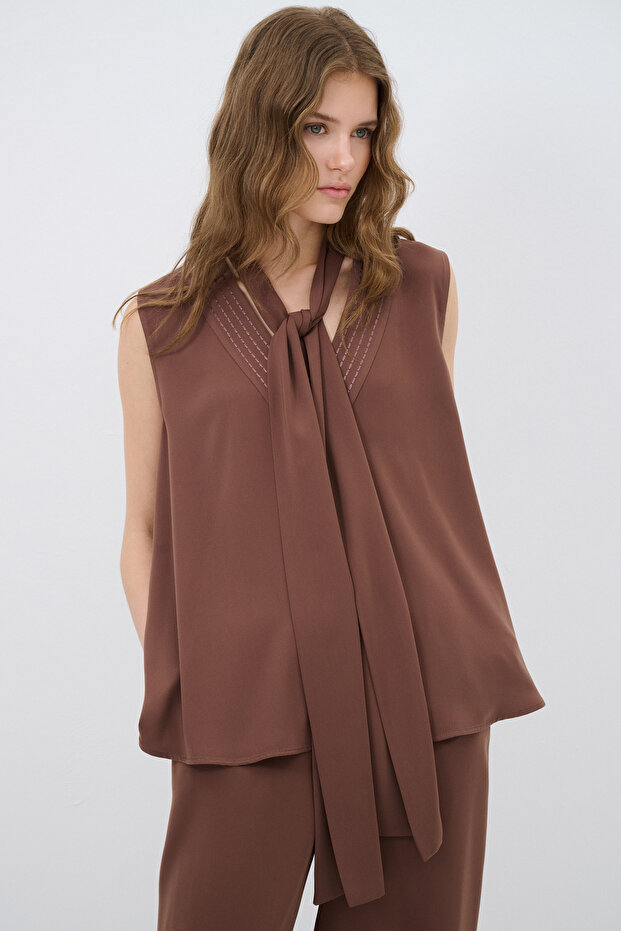 Fularlı V Yaka Bluz - 5