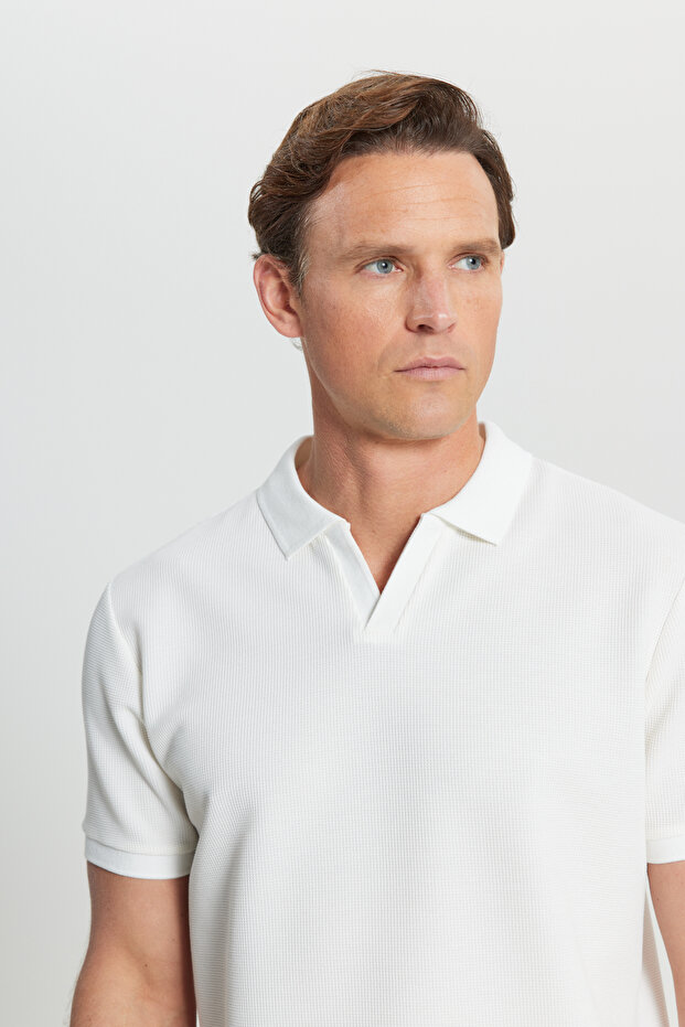 Slim Fit Dar Kesim Polo Yaka Jakarlı Esnek Ekru Tişört - 4